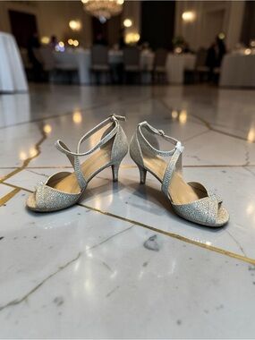 Delicacy Gold Rhinestone Strappy Heels SZ‎ 6 NEW